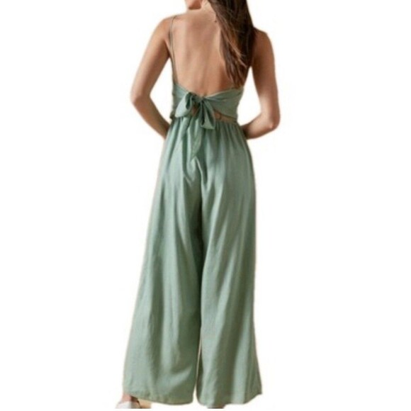 Jun & Ivy Sage Green Open Back Tie Jumpsuit Flowy Wide Leg Romper XS Boho - Picture 2 of 5
